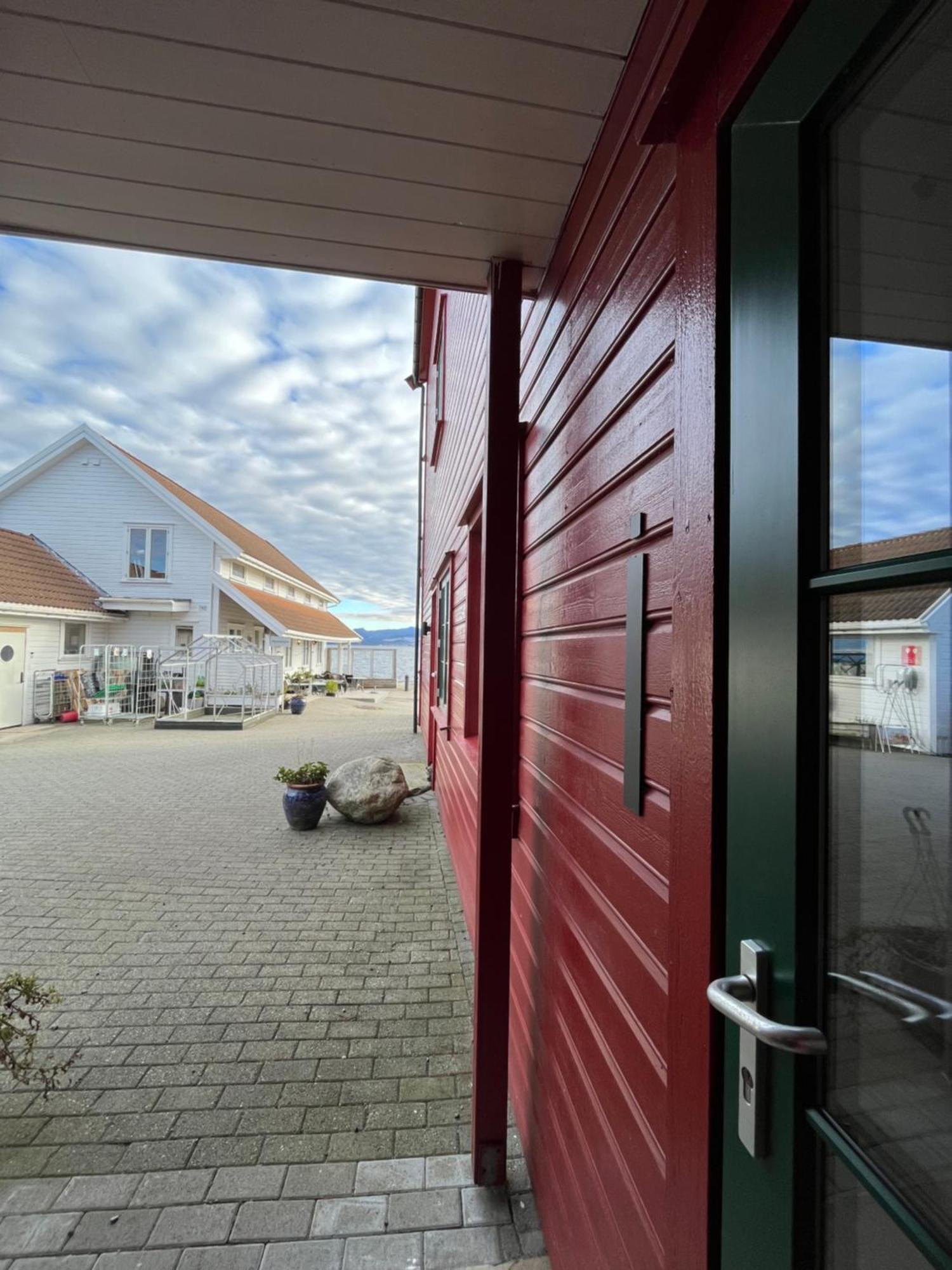 Sjoberg Hotell Og Ferie Leiligheter Østhusvik 외부 사진