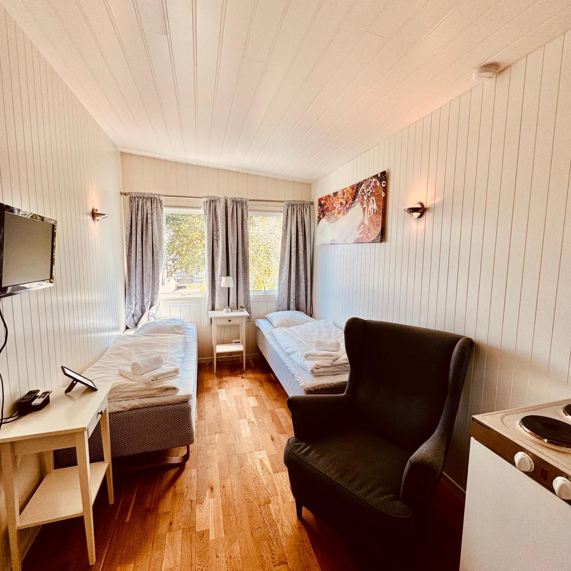 Sjoberg Hotell Og Ferie Leiligheter Østhusvik 외부 사진